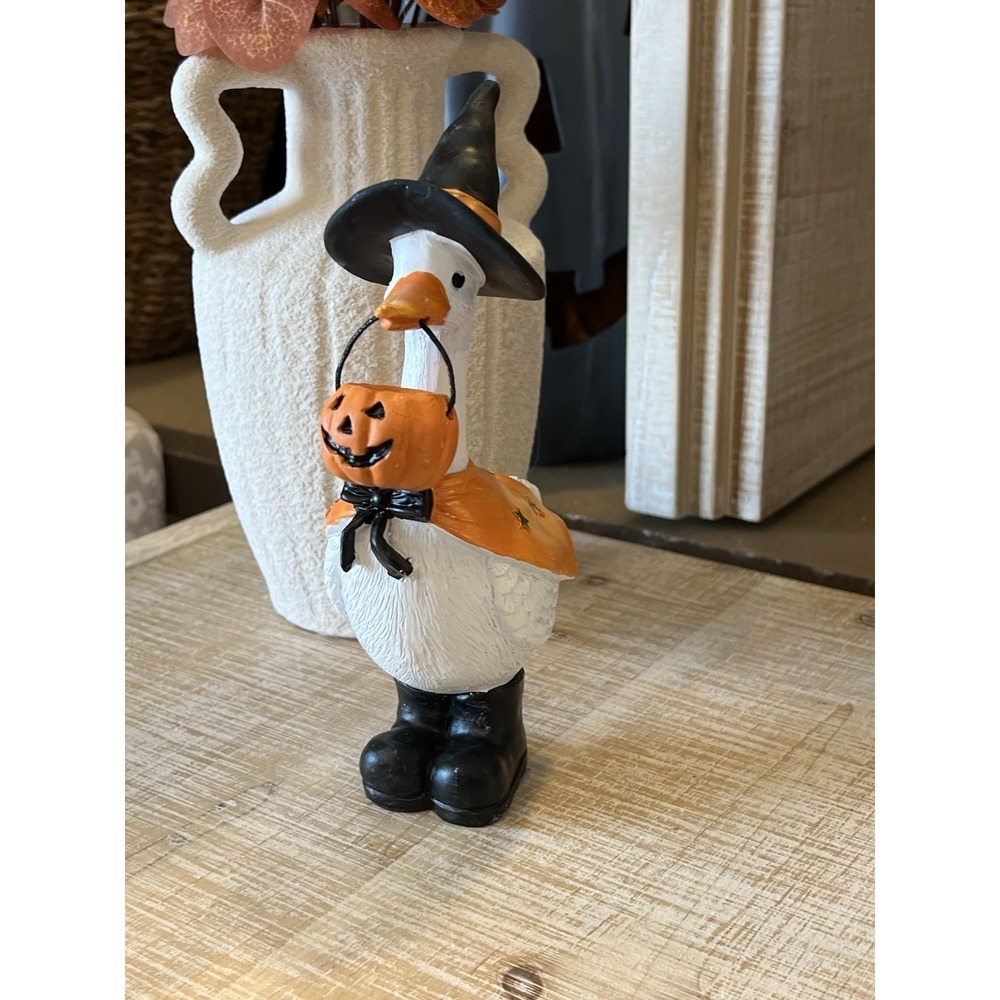 Halloween Witch Goose Statue Spooky Fall Tabletop Figurine Pumpkin Decor New 7in - Picture 3 of 4